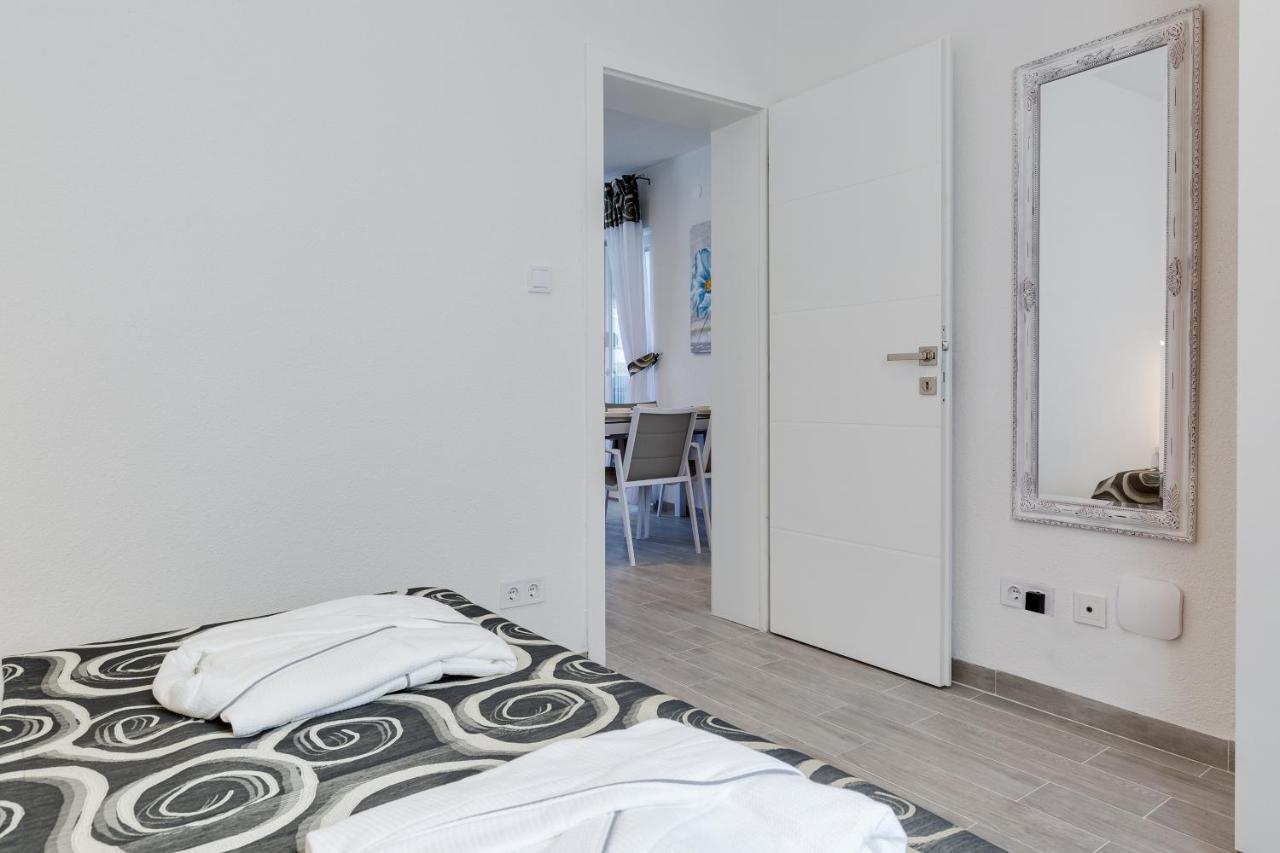 Apartmani Kastelina Vir Exterior foto